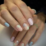 Pasztell színű virágos köröm