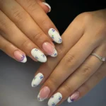 Fehér áfonyás köröm