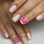 Milky white csillámos köröm 3D virággal